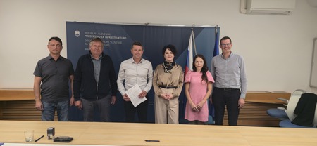 Podpis pogodbe za pričetek gradnje na Skaručni (foto: OV)