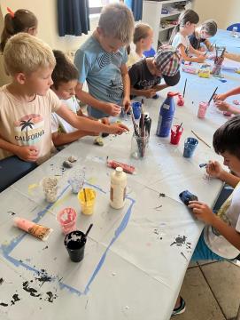 Otroci uživajo v tednu doživetij na Skaručni