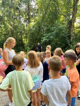 Otroci uživajo v tednu doživetij na Skaručni