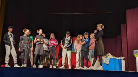 Mladinska gledališka predstava Prekletstvo zelenih štumfov Fotografija: Klavdija Cof Mlinšek