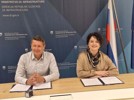 Podpis pogodbe za pričetek gradnje na Skaručni (foto: OV)