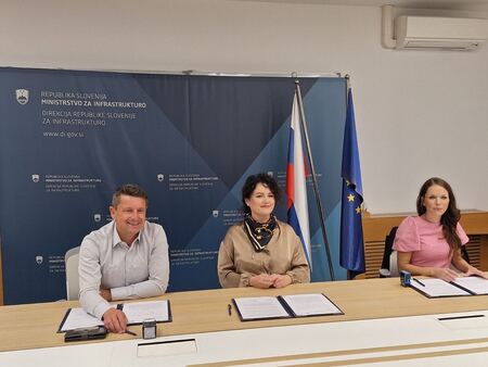 Podpis pogodbe za pričetek gradnje na Skaručni (foto: OV)