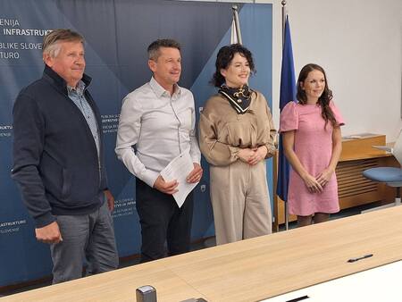 Podpis pogodbe za pričetek gradnje na Skaručni (foto: OV)