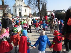 Čudovite pustne šeme so odganjale zimo