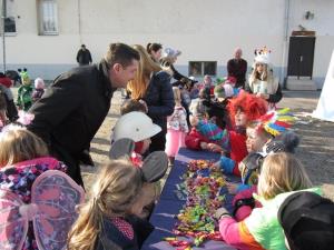 Čudovite pustne šeme so odganjale zimo