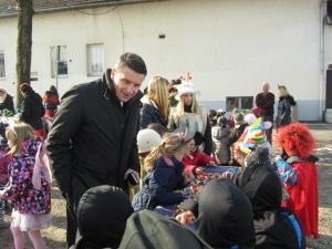 Čudovite pustne šeme so odganjale zimo