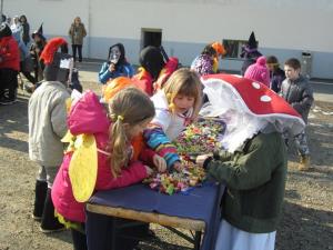 Čudovite pustne šeme so odganjale zimo