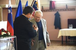 Vojaški, letalski in mornariški ataše Veleposlaništva Ruske federacije ob 70. obletnici zmage v drugi svetovni vojni podelil medaljo občanu občine Vodice