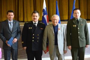 Vojaški, letalski in mornariški ataše Veleposlaništva Ruske federacije ob 70. obletnici zmage v drugi svetovni vojni podelil medaljo občanu občine Vodice