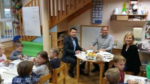 Župan na tradicionalnem slovenskem zajtrku